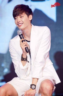 Lee Jong-suk Fotoğrafı