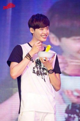 Lee Jong-suk Fotoğrafı