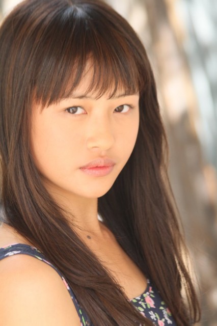 Haley Tju fotoğrafı