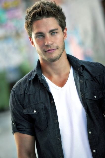 Dean Geyer Fotoğrafı