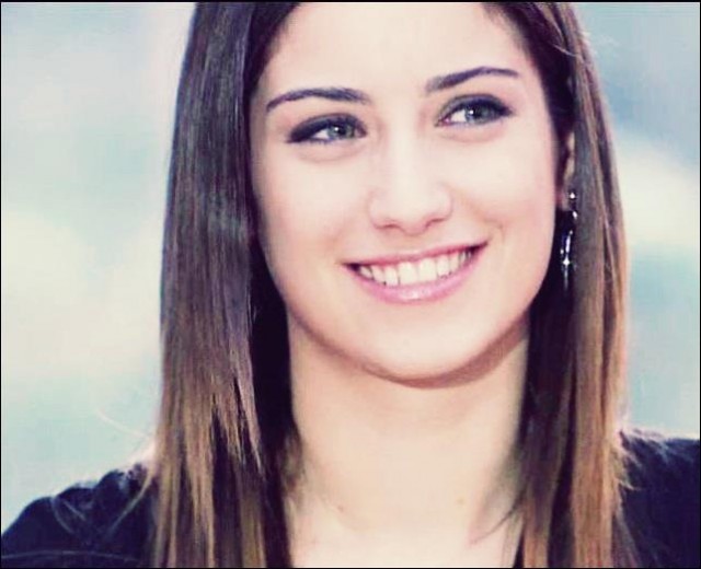 Hazal Kaya Fotoğrafı