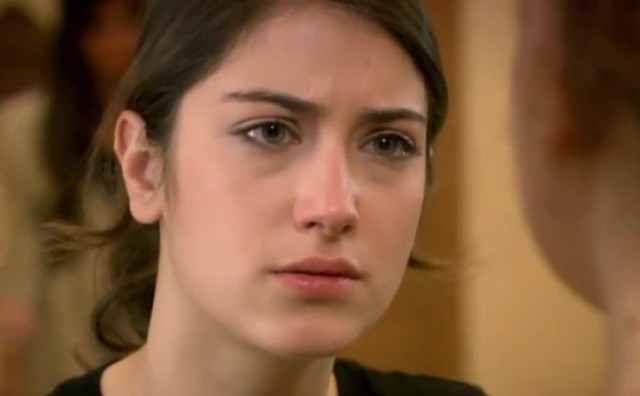 Hazal Kaya Fotoğrafı