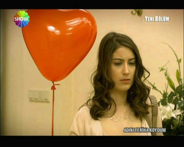 Hazal Kaya Fotoğrafı