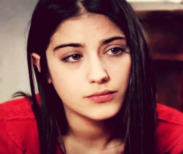 Hazal Kaya Fotoğrafı