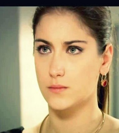 Hazal Kaya Fotoğrafı