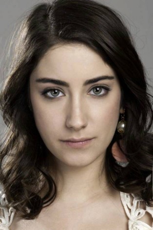Hazal Kaya Fotoğrafı