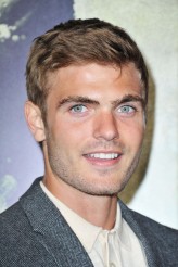 Alex Roe fotoğrafı