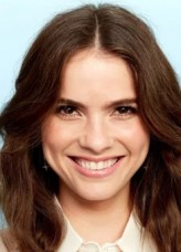 Shelley Hennig fotoğrafı