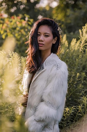 Elena Juatco Fotoğrafı