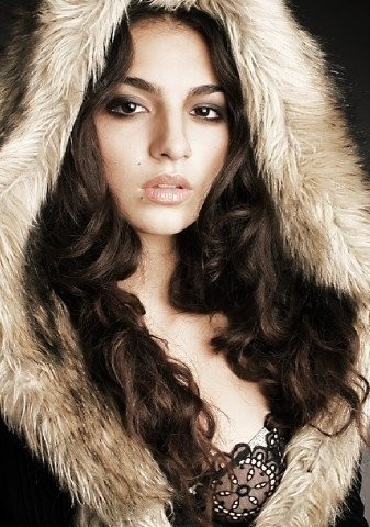 Melisa Aslı Pamuk Fotoğrafı