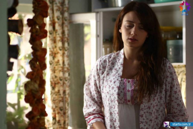 Gizem Karaca Fotoğrafı