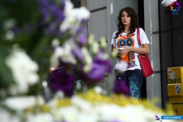 Gizem Karaca Fotoğrafı