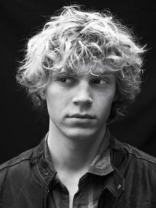 Evan Peters Fotoğrafı