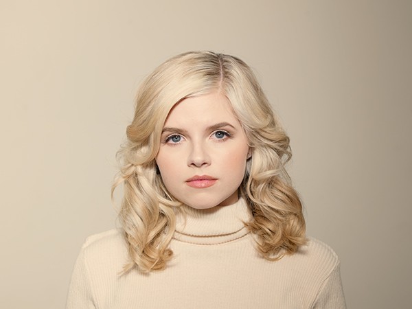 Ana Mulvoy-Ten Fotoğrafı