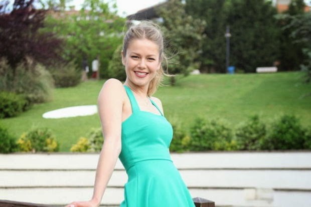 Burcu Biricik fotoğrafı