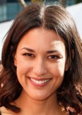 Julia Jones fotoğrafı