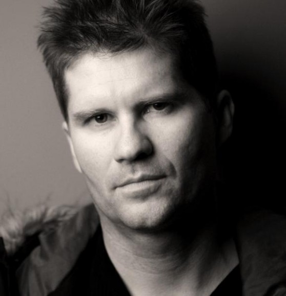 Dennis Manahan Fotoğrafı