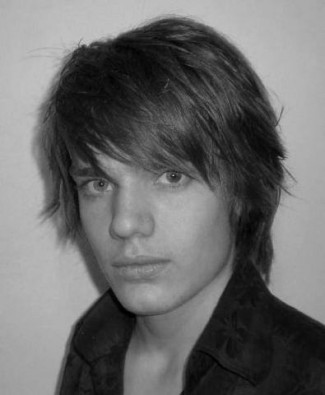 Dominic Sherwood Fotoğrafı