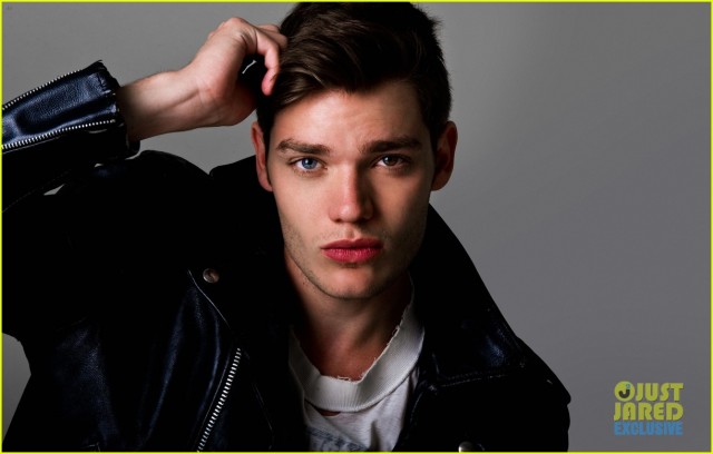 Dominic Sherwood fotoğrafı