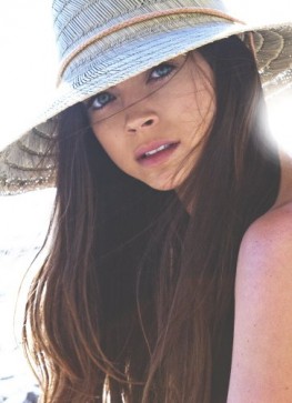 Caitlin Carver Fotoğrafı