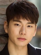 Lee Yi-Kyung fotoğrafı