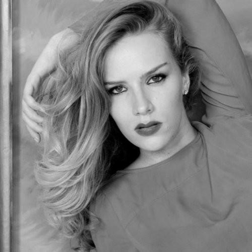 Charlotte Kirk fotoğrafı