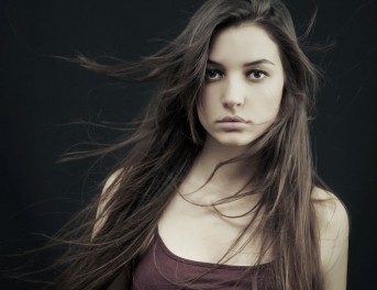 Damla Colbay Fotoğrafı