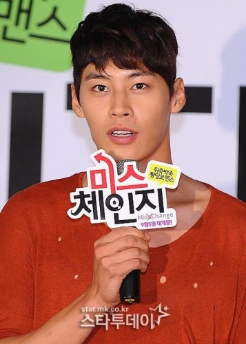 Jung Eun-woo fotoğrafı