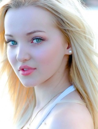 Dove Cameron Fotoğrafı