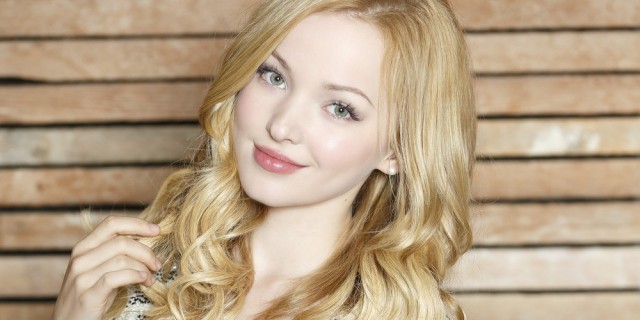 Dove Cameron Fotoğrafı