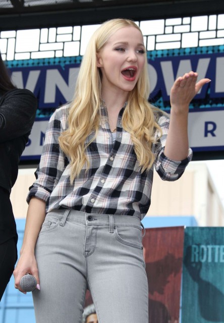 Dove Cameron Fotoğrafı