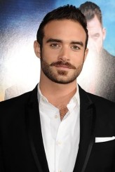 Joshua Sasse fotoğrafı