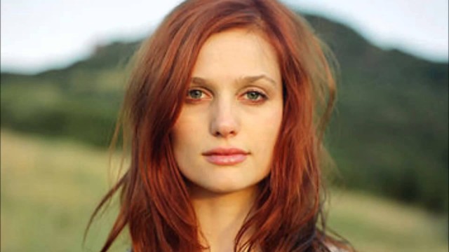 Alison Sudol Fotoğrafı