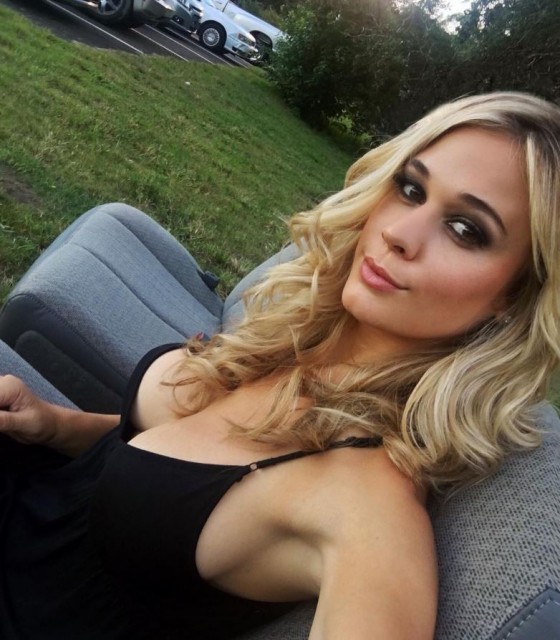 Lauren Compton Fotoğrafı