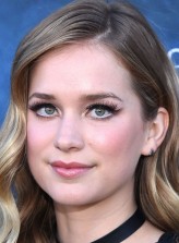 Elizabeth Lail fotoğrafı