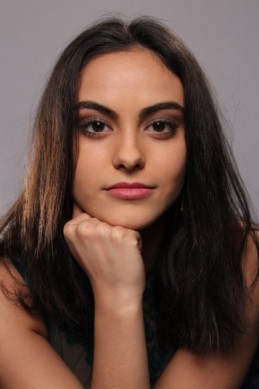 Camila Mendes Fotoğrafı