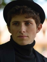 Victor Ezenfis fotoğrafı