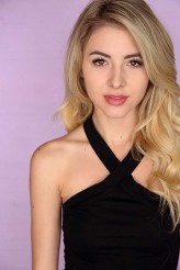 Gigi  Gustin fotoğrafı