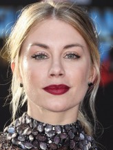 Jennifer Holland fotoğrafı