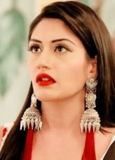 Surbhi Chandna fotoğrafı