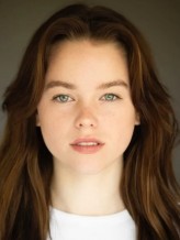 Milly Alcock fotoğrafı