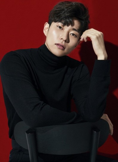 Yoon Jong-Suk fotoğrafı