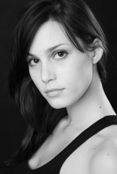 Lily Robinson fotoğrafı