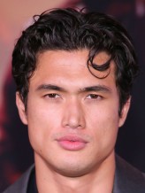 Charles Melton fotoğrafı