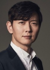 Lee Gun-Myung fotoğrafı