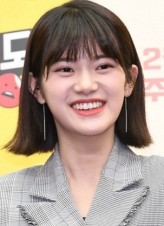 Minseo (i) fotoğrafı