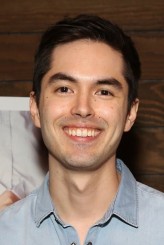 James Sweeney fotoğrafı