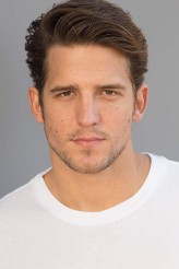 Shea Buckner fotoğrafı