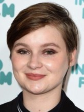 Lola Petticrew fotoğrafı