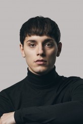 Max Harwood fotoğrafı